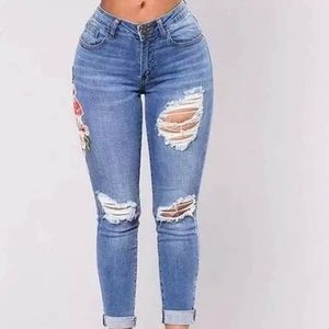 Women’s ripped boyfriend denim jeans
